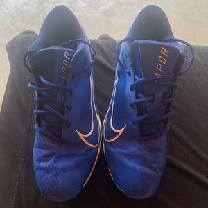 Nike cleats size 11 1/2 men great condition